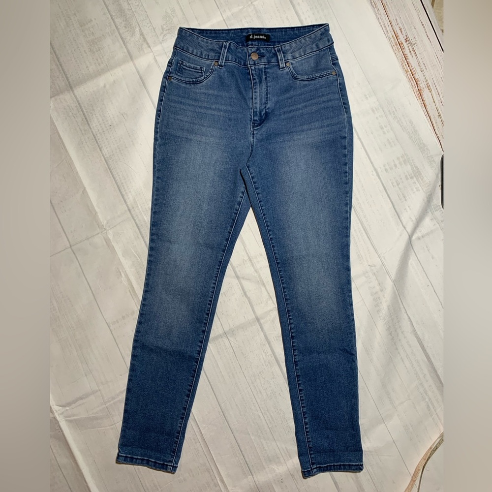 D. Jeans Women's Denim Jeans. Skinny. Size 6P.